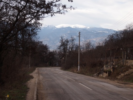 The road to Plovdiv from Ihtiman.