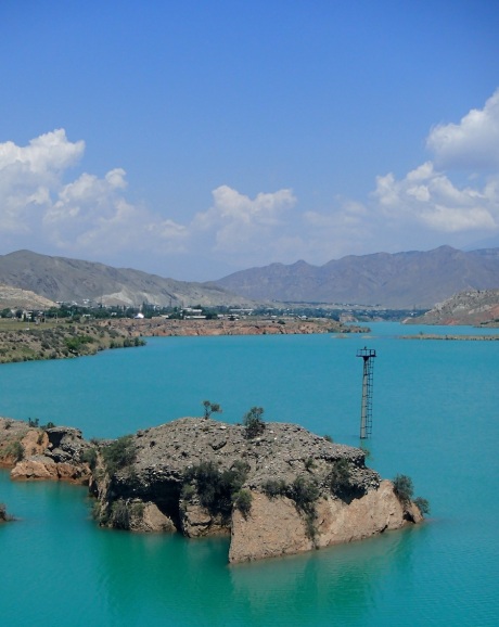 THe turquoise Naryn river